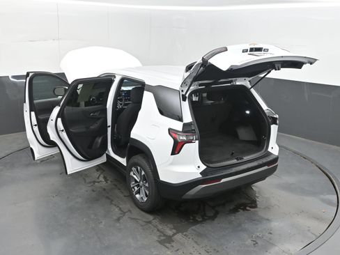 Used 2025 Chevrolet Equinox LT FWD image 44