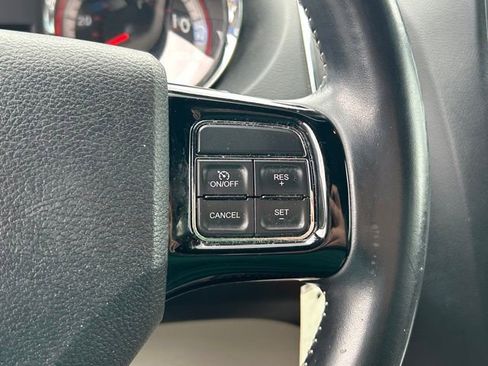 Used 2019 Dodge Grand Caravan SXT FWD image 16