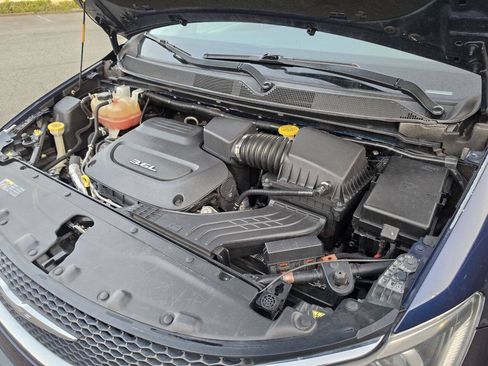Used 2017 Chrysler Pacifica Limited w/ UConnect Theater Package FWD image 60