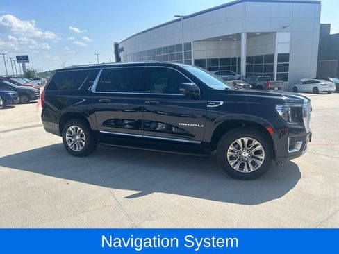 Used 2021 GMC Yukon XL Denali w/ LPO, Illumination Package AWD/4WD image 2