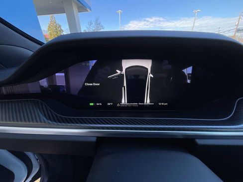 Used 2022 Tesla Model S Plaid image 11