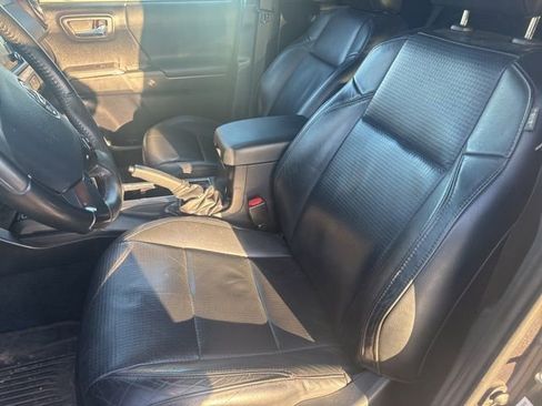 Used 2020 Toyota Tacoma TRD Off-Road w/ TRD Premium Off Road Package image 9