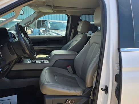Used 2019 Ford Expedition Limited w/ Equipment Group 302A AWD/4WD image 17