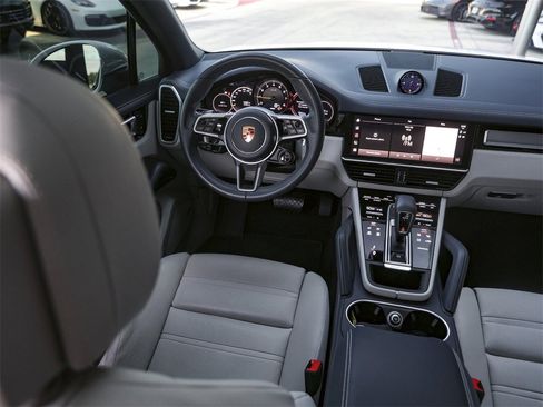 Certified 2023 Porsche Cayenne Platinum Edition image 35