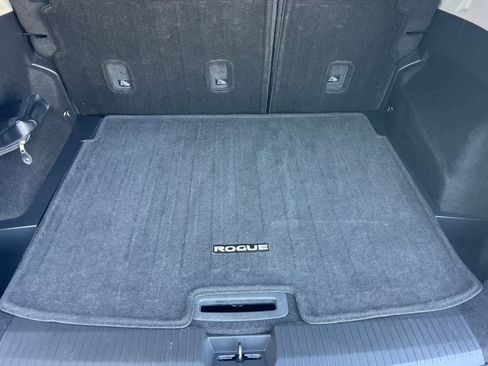 Used 2025 Nissan Rogue SV image 17