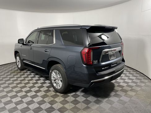Used 2021 GMC Yukon SLT w/ SLT Premium Package image 3