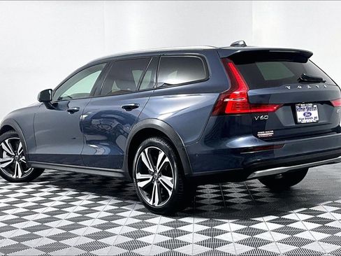 Used 2025 Volvo V60 B5 Cross Country Plus AWD/4WD image 11