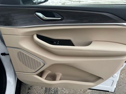 New 2026 Jeep Grand Cherokee Limited w/ Luxury Tech Group II image 13