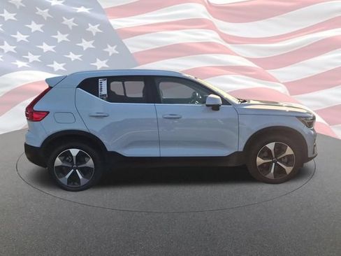 Used 2024 Volvo XC40 B5 Plus AWD/4WD image 2