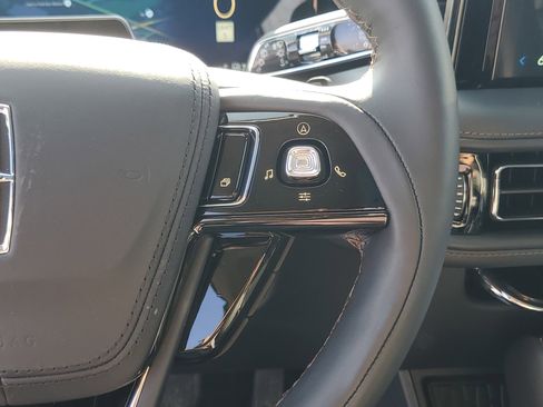 New 2026 Lincoln Aviator AWD image 17