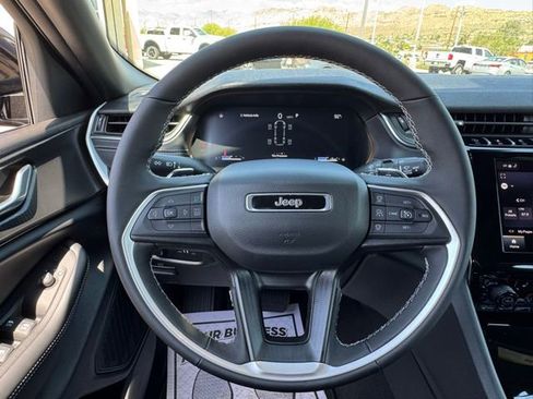 New 2025 Jeep Grand Cherokee L Altitude image 16