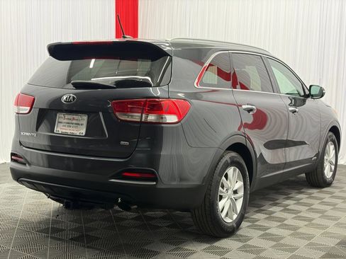 Used 2017 Kia Sorento AWD image 8