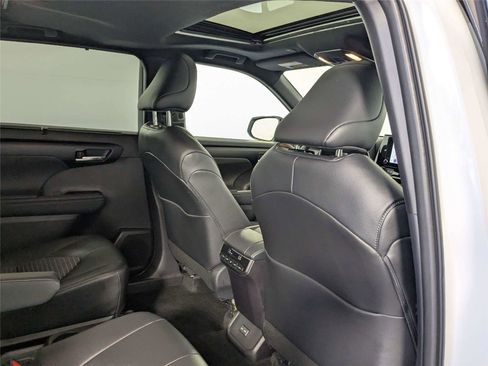 Used 2025 Toyota Highlander XSE image 31