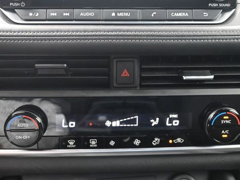 Used 2025 Nissan Rogue SV image 33