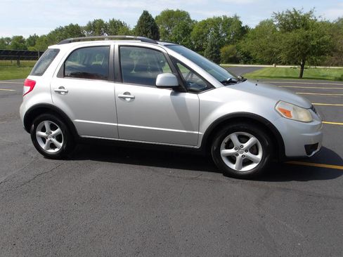 Used 2008 Suzuki SX4 Hatchback FWD image 1