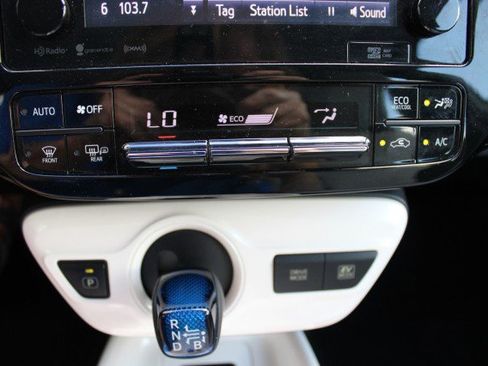 Used 2016 Toyota Prius Three image 18