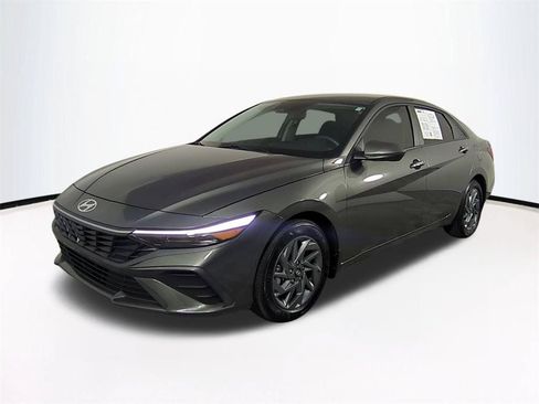 Used 2025 Hyundai Elantra Hybrid FWD image 9