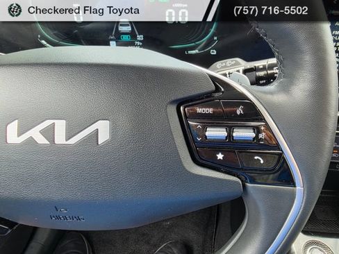 Used 2023 Kia Niro SX Touring FWD image 29