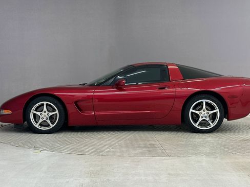 Used 2004 Chevrolet Corvette Coupe w/ Roof Package RWD image 2