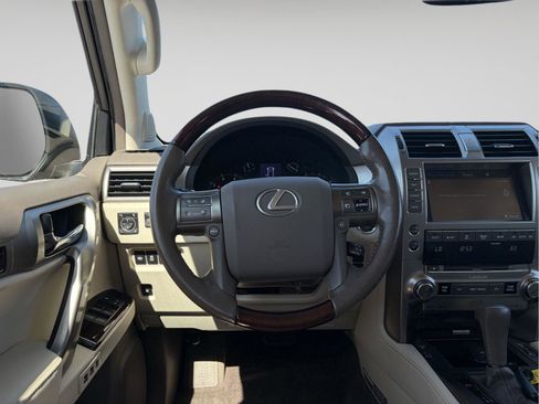 Used 2016 Lexus GX 460 Luxury w/ Preferred Accessory Package image 15