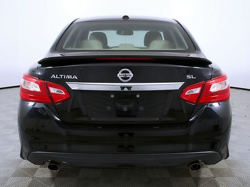 Used 2017 Nissan Altima 2.5 SL w/ Moonroof Package image 8