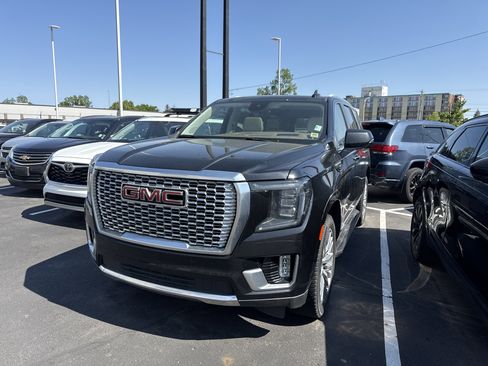 Used 2023 GMC Yukon Denali w/ Advanced Technology Package AWD/4WD image 1