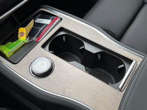 New 2025 Volvo EX90 Plus image 13