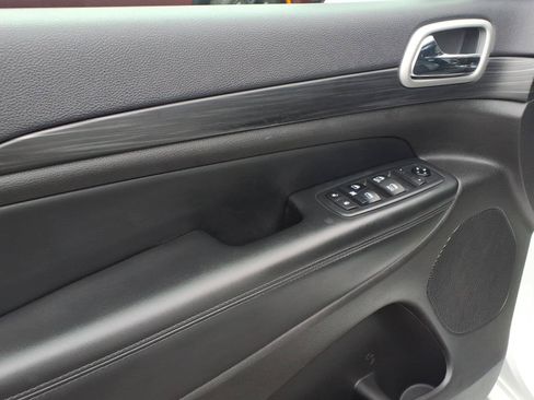 Certified 2019 Jeep Grand Cherokee Altitude AWD/4WD image 10
