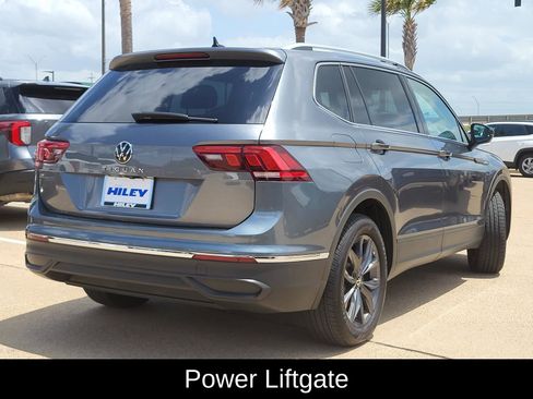 Used 2022 Volkswagen Tiguan SE w/ Panoramic Sunroof Package FWD image 4