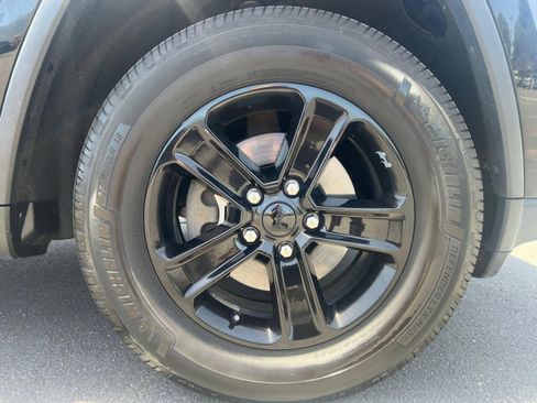 Used 2018 Jeep Grand Cherokee Limited AWD/4WD image 30
