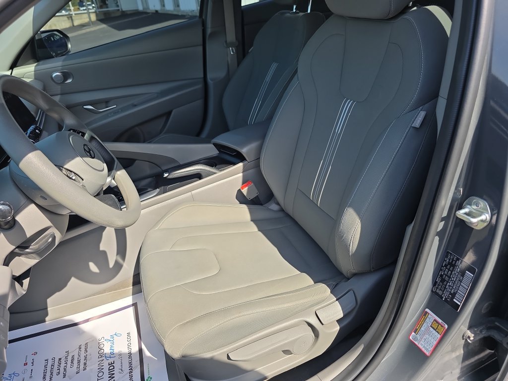Used 2024 Hyundai Elantra SEL FWD image 12