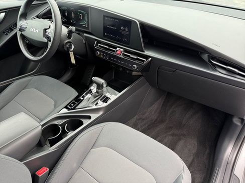 Used 2024 Kia Niro LX image 20