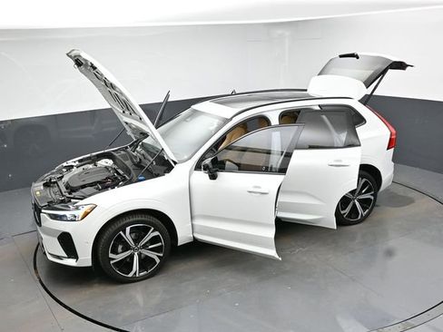 Used 2023 Volvo XC60 B5 Ultimate w/ Climate Package image 53