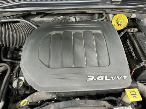 Used 2014 Chrysler Town & Country Touring FWD image 24