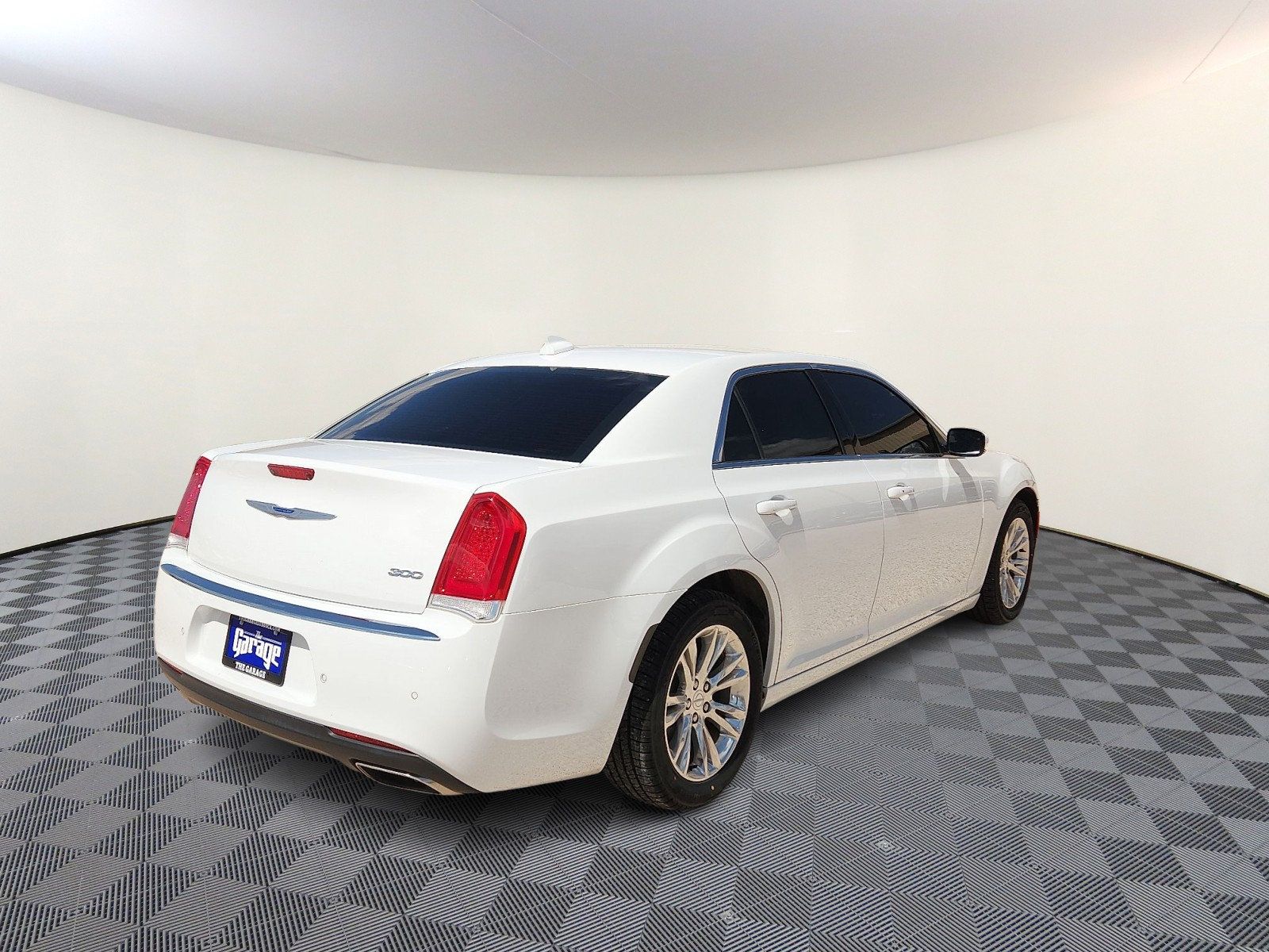 Used 2021 Chrysler 300 Touring L RWD image 4