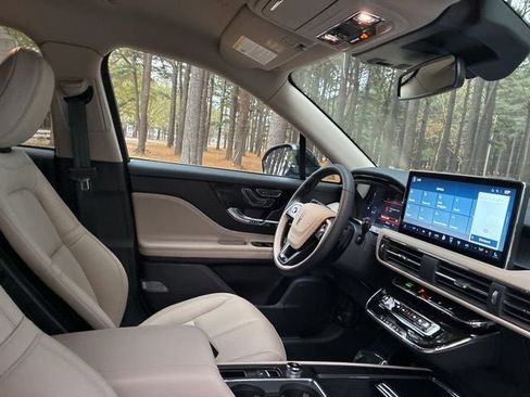 New 2026 Lincoln Corsair Premiere image 23