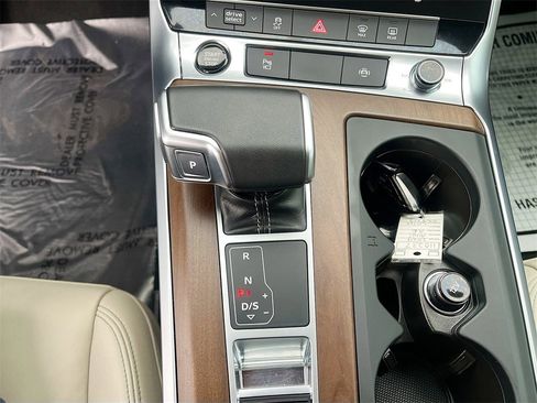 Used 2024 Audi A6 2.0T Premium w/ Convenience Package image 17