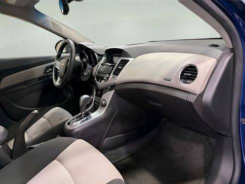 Used 2012 Chevrolet Cruze LS FWD image 13