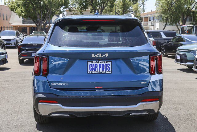 Used 2026 Kia Sorento EX w/ EX Premium Package FWD image 16
