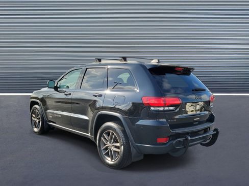Used 2017 Jeep Grand Cherokee Laredo image 4