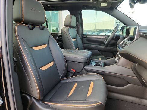 Used 2024 GMC Yukon AT4 w/ Technology Package AWD/4WD image 15