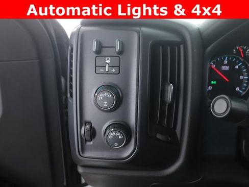 Used 2018 Chevrolet Silverado 1500 Custom w/ Custom Convenience Package AWD/4WD image 18