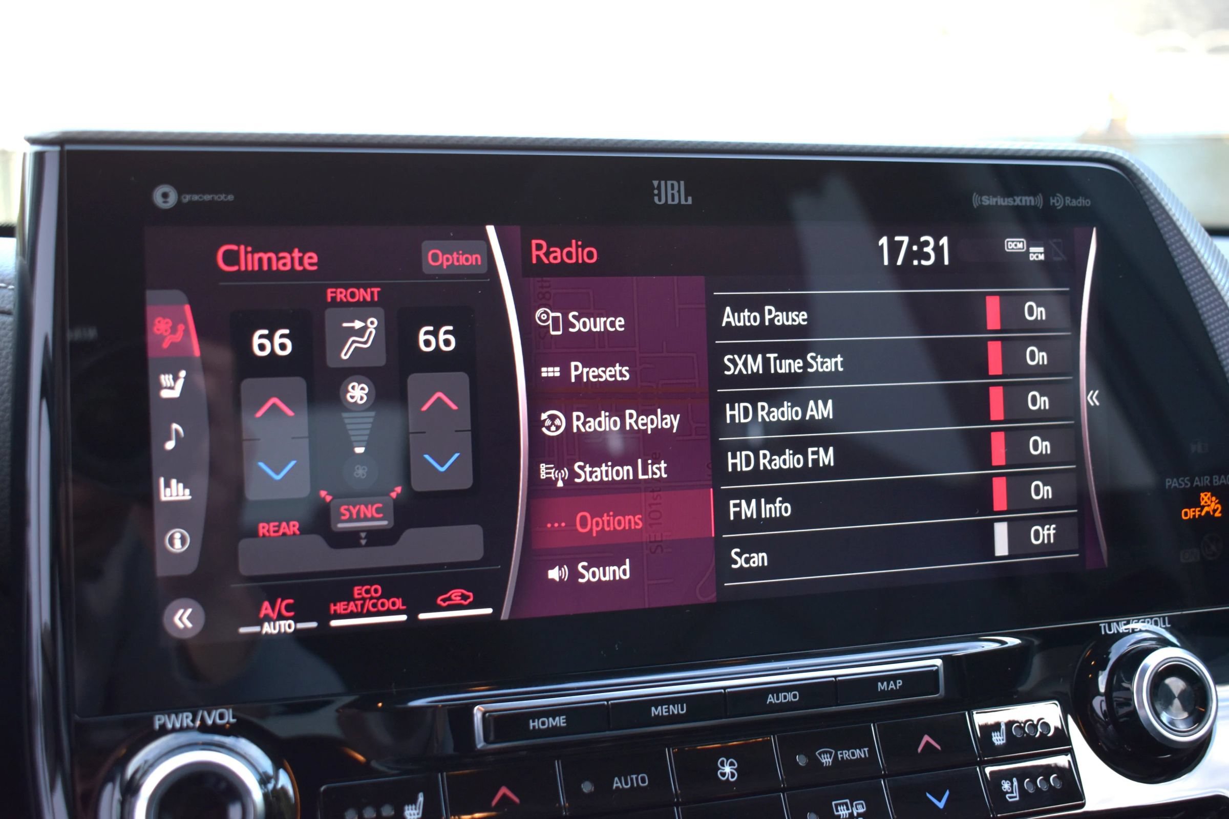 Used 2021 Toyota Highlander Platinum AWD/4WD image 24
