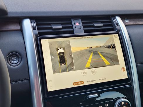 Certified 2025 Land Rover Discovery S image 19