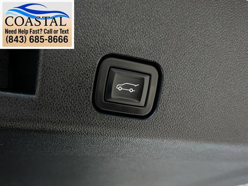 Used 2025 Chevrolet Traverse LT FWD image 21