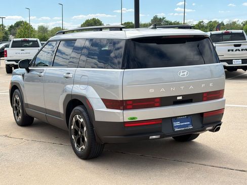 Used 2025 Hyundai Santa Fe SEL image 3
