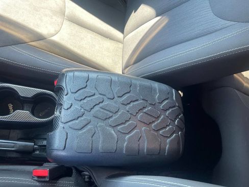 Used 2017 Jeep Wrangler Unlimited Sahara w/ Dual Top Group AWD/4WD image 24