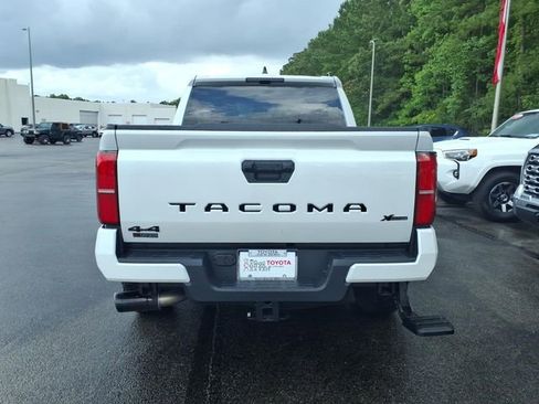 Used 2025 Toyota Tacoma TRD Sport AWD/4WD image 2