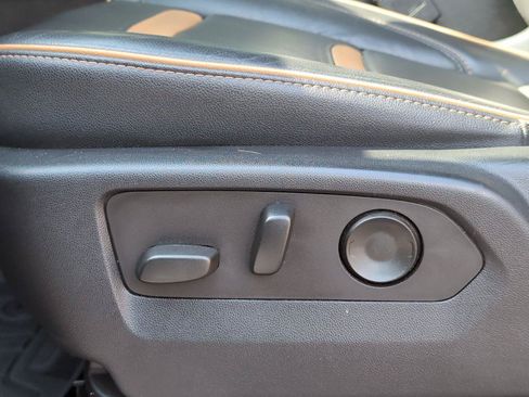 Used 2023 GMC Yukon AT4 AWD/4WD image 16