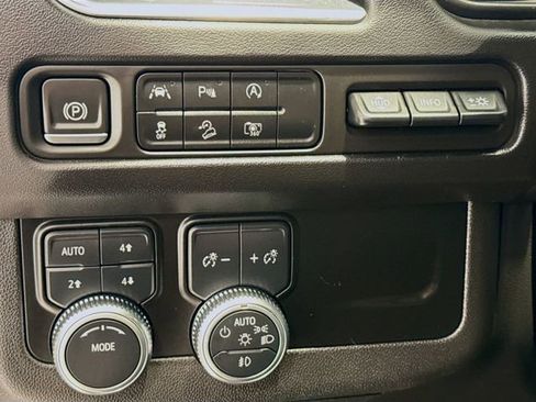 Used 2023 GMC Yukon XL AT4 w/ Technology Package AWD/4WD image 10